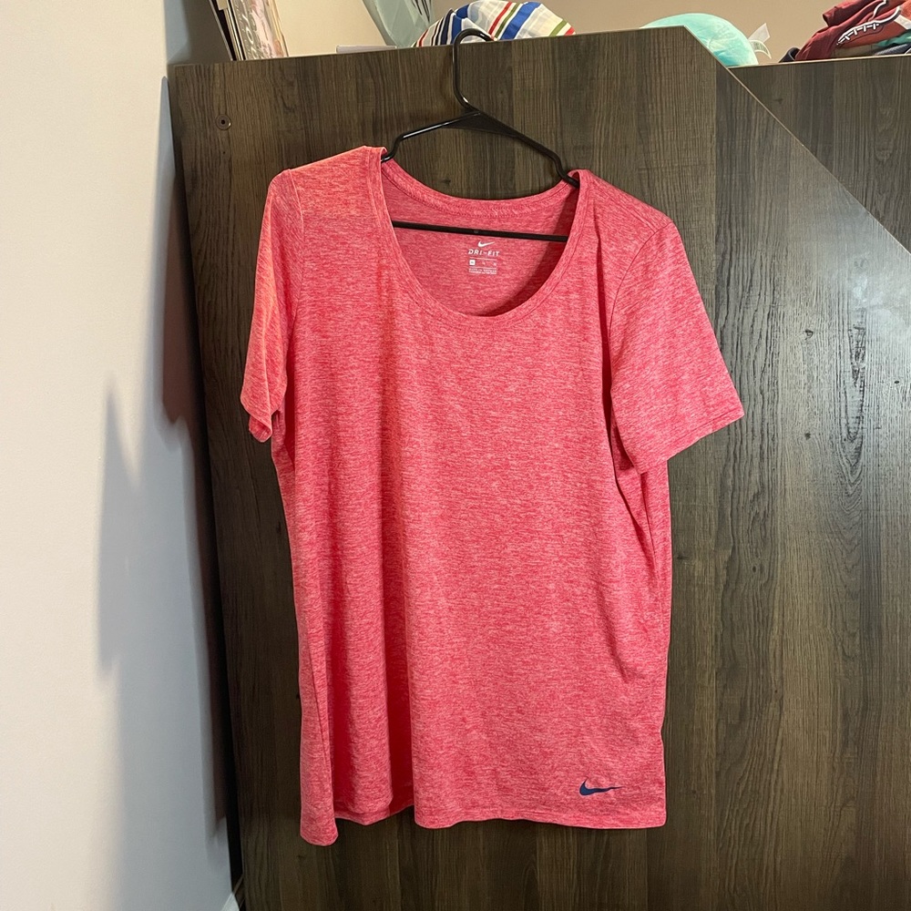 Nike woman’s dri-fit shirt, coral, size XL!!🙌🏼